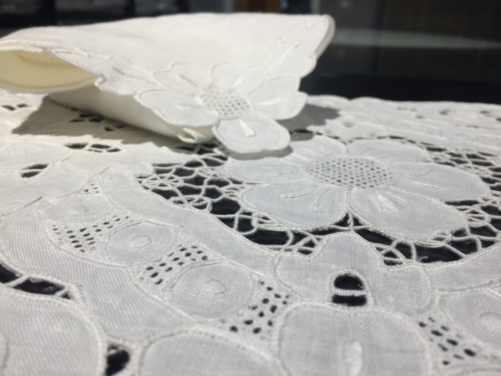 Lino intaglio e merletto